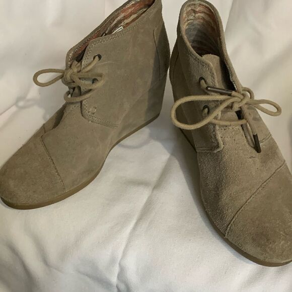 Toms Size 7 Taupe Desert Casual Wedge Ankle Boots - Picture 4 of 13